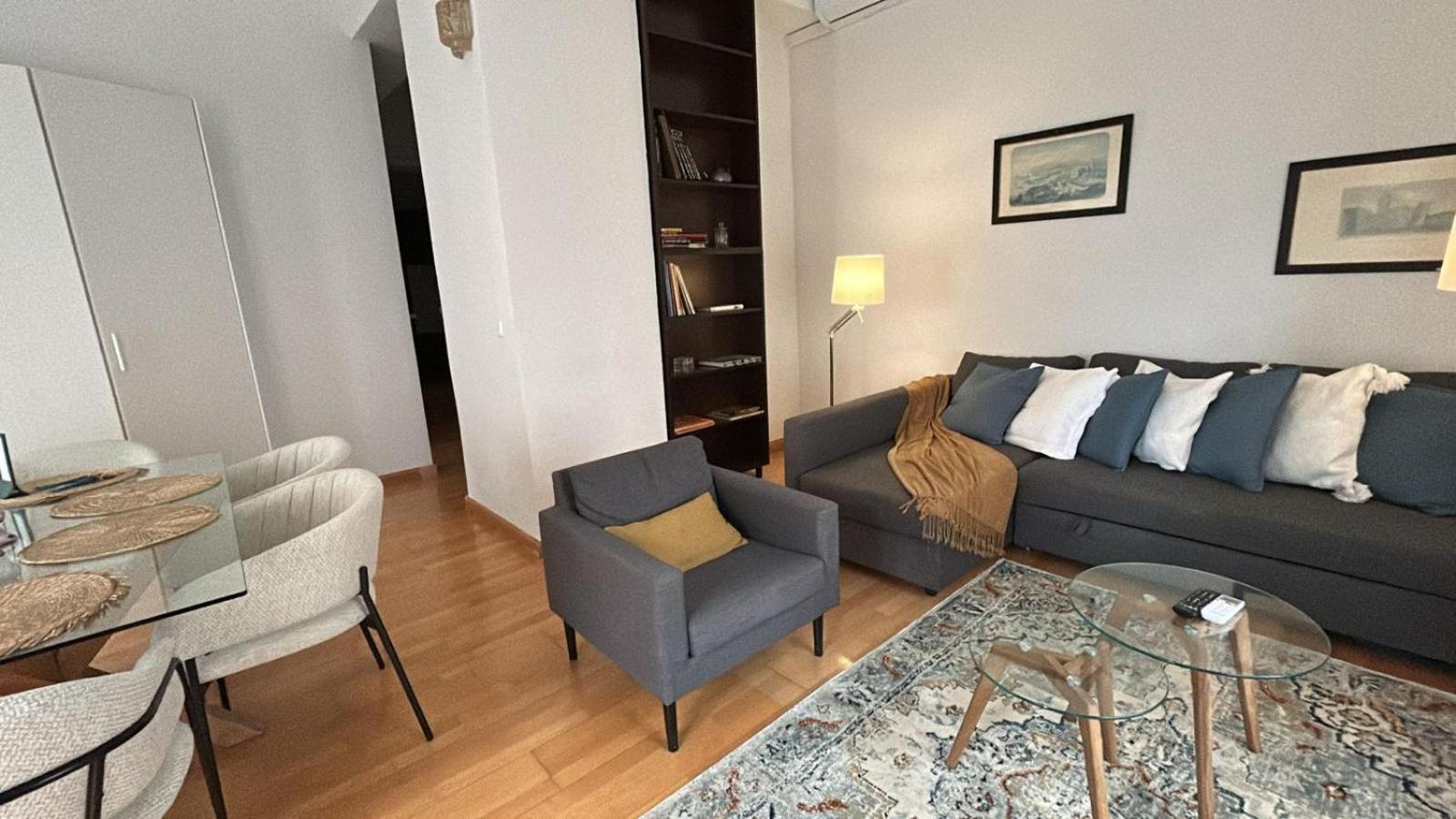 Center Flat Cathedral Apartment *
