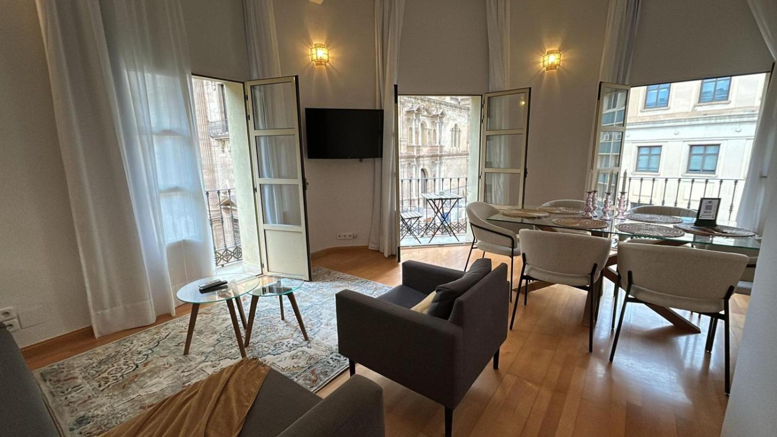 Center Flat Cathedral Apartment *